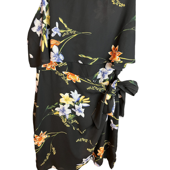 Lush Wrap Floral Dress / Mini Dress - Picture 3 of 10